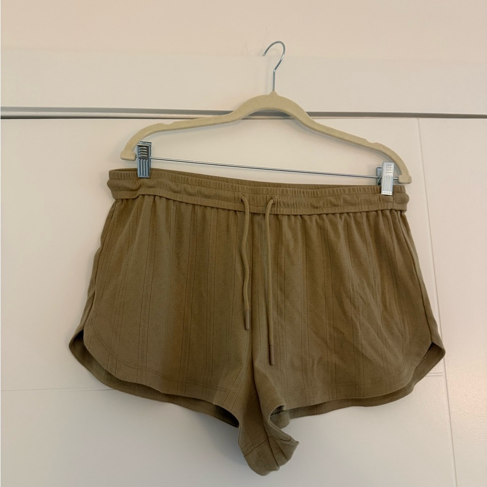 Le Bop Pointelle Shorts in Tan